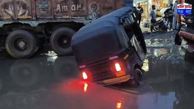 চূড়ান্ত বেহাল NH-6 নিয়ে ক্ষোভে ফুঁসছে সাধারণ মানুষ, কালাইন বাজারে আয়োজিত নাগরিক সভায় সরাসরি NHIDCL আধিকারিকের বিরুদ্ধে তোপ দাগলেন কালাইন মণ্ডল সভাপতি নিত্য গোপাল দাস। তাঁর প্রশ্ন— বারবার বরাদ্দ আসছে, কিন্তু রাস্তার বেহাল দশা কেন ? সংস্কারের টাকা যাচ্ছে কোথায় ?