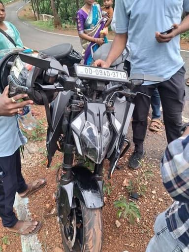 #ବାଇକ_କାର_ଧକ୍କା
କେନ୍ଦୁଝରର ବଡ଼ ଘାଗରା ଜଳପ୍ରପାତ ରାସ୍ତାରେ ଘଟିଲା ସଡ଼କ ଦୁର୍ଘଟଣା। ବାଇକ ଚାଳକ ସୁରକ୍ଷିତ ଥିବା ବେଳେ କାର୍ ଟିର ବ୍ୟାପକ କ୍ଷତି ହୋଇଛି ।
#latastnewsupdate #pabitranewsodishalive #BreakingNews #pabitranews