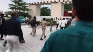 रीवा इको पार्क में एंट्री फीस के विरोध में मची अफरा तफरी, पुलिस बल पहुंचने और समझाइश के बाद स्थिति हुई सामान्य,वीडियो हुई वायरल, #रीवा