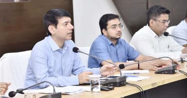 मानसून के दौरान नागरिकों की सुरक्षा सर्वोच्च प्राथमिकता है।
बस्तर जिला प्रशासन ने संभावित बाढ़ एवं अतिवृष्टि से निपटने के लिए राहत शिविर, कंट्रोल रूम, बचाव दल और आवश्यक संसाधनों की व्यापक तैयारी सुनिश्चित की है।
📞 07782-223122
🚨 112
#Bastar #DisasterManagement