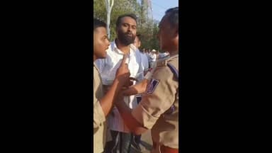 "RE-NEET परीक्षा केंद्र पर NSUI जिलाध्यक्ष और पुलिस में तीखी झड़प, "‘हम डरने वाले नहीं’ वीडियो सोशल मीडिया पर वायरल"
बैतूल में रविवार को आयोजित RE-NEET परीक्षा के दौरान उस वक्त माहौल गरमा गया, जब नीट पेपर लीक मामले को लेकर छात्रों से संवाद करने पहुंचे NSUI जिलाध्यक्ष जैद खान और उनके साथियों को पुलिस ने रोक दिया।
NSUI का आरोप है कि मोहन सरकार के इशारे पर पुलिस ने दमनकारी रवैया अपनाते हुए छात्र नेताओं को परीक्षा केंद्र के बाहर ही रोकने का प्रयास किया, जिसके बाद पुलिस और NSUI कार्यकर्ताओं के बीच तीखी बहस और झड़प देखने को मिली।
इस पूरे घटनाक्रम का वीडियो अब सोशल मीडिया पर तेजी से वायरल हो रहा है, जिसमें पुलिस और NSUI नेताओं के बीच नोकझोंक साफ दिखाई दे रही है।
NSUI जिलाध्यक्ष जैद खान ने कहा, "हम डरने वाले नहीं हैं। छात्रों के अधिकारों और न्याय की लड़ाई लगातार जारी रहेगी।"
हालांकि, पुलिस की ओर से इस मामले पर अब तक कोई आधिकारिक बयान सामने नहीं आया है।
नीट पेपर लीक विवाद के बीच हुई इस घटना ने एक बार फिर छात्र राजनीति, पुलिस कार्रवाई और अभिव्यक्ति की आजादी को लेकर नए सवाल खड़े कर दिए हैं।
#RENEET #NEETPaperLeak #Betul #NSUI #JaidKhan #NEET2026 #StudentRights #EducationJustice #MPNews #MadhyaPradesh #ViralVideo #BreakingNews #StudentPolitics #ExamControversy #JusticeForStudents #HindiNews #TrendingNow #SocialMediaViral