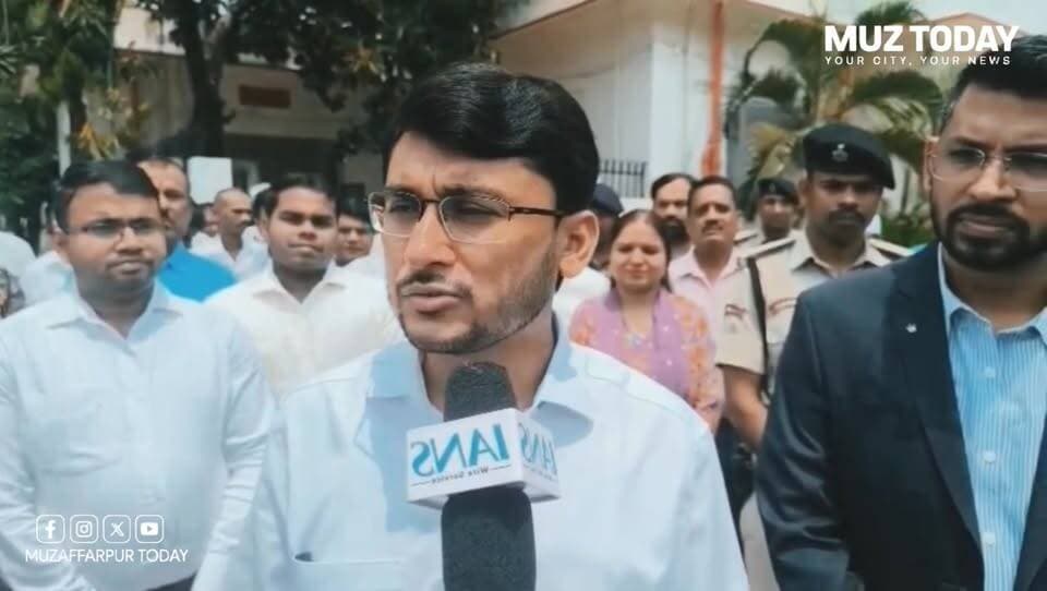 विदाई से पहले निवर्तमान जिलाधिकारी सुब्रत कुमार सेन ने गिनाईं अपने कार्यकाल की उपलब्धियां
.
.
.
.
.
.
#डीएम_सुब्रत_कुमार_सेन
#जिलाधिकारी
#बिहार_न्यूज
#मुजफ्फरपुर_न्यूज
#प्रशासनिक_उपलब्धि
#बिहार_प्रशासन
#लेटेस्ट_न्यूज
#न्यूज_अपडेट