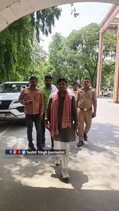 पीढ़वल अंडरपास और कोपागंज कसारा रोड को लेकर पूर्व ब्लाक प्रमुख सुजीत सिंह डीएम से मिले
#MAU #maunews