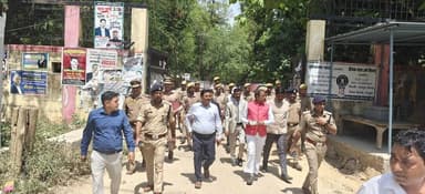आज दिनांक 22.06.2026 को @DmMainpuri एवं पुलिस अधीक्षक मैनपुरी द्वारा माननीय जिला एवं सत्र न्यायालय परिसर की सुरक्षा व्यवस्था का निरीक्षण किया गया, दौराने निरीक्षण न्यायालय सुरक्षा में तैनात अधिकारी/कर्मचारीगण को आवश्यक दिशा निर्देश दिये गये। https://t.co/PKDENT692x