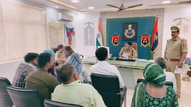 #पुलिस_अधीक्षक_अमरोहा श्री लखन सिंह यादव द्वारा पुलिस कार्यालय में जनसुनवाई कर शिकायतकर्ताओं की समस्याओं को सुनकर उनके त्वरित व गुणवत्तापूर्ण निस्तारण हेतु सम्बन्धित को आवश्यक कार्यवाई हेतु निर्देशित किया गया।
@Uppolice https://t.co/MK9g8kc07U