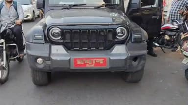 झांसी में चेकिंग के दौरान प्रधान खिल्ली प्लेट लगी #THAR गाड़ी से पुलिस ने निकाली BLACK फिल्म #JhansiPolice UP Police