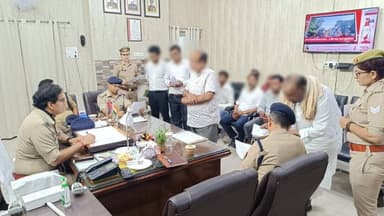 #जनसुनवाई
शासन द्वारा निर्गत आदेशों-निर्देशों के क्रम में वरिष्ठ पुलिस अधीक्षक श्री संजय कुमार वर्मा द्वारा पुलिस कार्यालय में जनसुनवाई के दौरान जन शिकायतों को ध्यानपूर्वक सुना गया तथा उनके त्वरित एवं गुणवत्तापूर्ण निस्तारण हेतु सम्बन्धित को निर्देशित किया गया।
#UPPolice