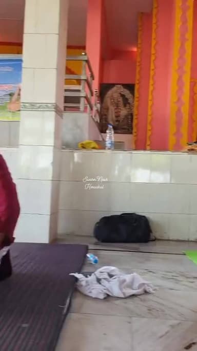 75 वर्ष की आयु में भी ध्वाला जी का योगा बेमिसाल है...
अंतरराष्ट्रीय योग दिवस के अवसर पर उन्होंने विभिन्न आसनों से अभ्यास किया..
