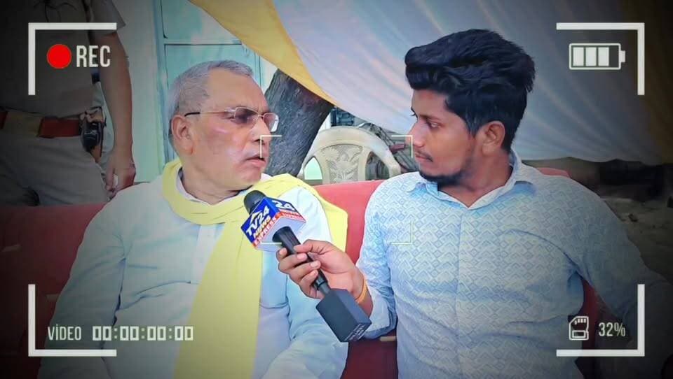 🗣️ TV24 News Express से खास बातचीत में ओम प्रकाश राजभर का बड़ा दावा
उत्तर प्रदेश सरकार के मंत्री और सुभासपा अध्यक्ष ओम प्रकाश राजभर ने 2027 विधानसभा चुनाव को लेकर बड़ा बयान दिया। उन्होंने कहा कि "अबकी बार जीत हमारी होगी, 2027 का चुनाव बहुत कुछ बदल देगा। जनता ने अपना मन बना लिया है।"
बातचीत के दौरान राजभर ने विपक्ष पर भी निशाना साधते हुए कहा कि "हम वोट वाले नहीं, काम वाले नेता हैं।" उन्होंने सरकार की योजनाओं और विकास कार्यों का जिक्र करते हुए जनता के समर्थन का दावा किया।
इसके साथ ही उन्होंने बाबा साहब डॉ. भीमराव अंबेडकर के विचारों को लोगों तक पहुंचाने और उन्हें समझने की आवश्यकता पर भी जोर दिया।
📺 पूरी बातचीत देखिए TV24 News Express पर।
#OmPrakashRajbhar #UPPolitics #UPNews #TV24NewsExpress #2027Election #BabaSahebAmbedkar #PoliticalInterview #UttarPradesh