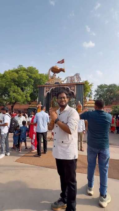 Mathura–Vrindavan trip made effortless with IntrCity SmartBus! 🚌✨
Comfortable overnight journey, on-time travel, aur pura din sirf darshan aur explore karne ke naam. ❤️🙏
Agar Braj Dham trip plan kar rahe ho, to travel tension chhodo aur journey ko bhi memorable banao.
Radhe Radhe! 🌸
#IntrCitySmartBus #Mathura #Vrindavan #travelblog #ad