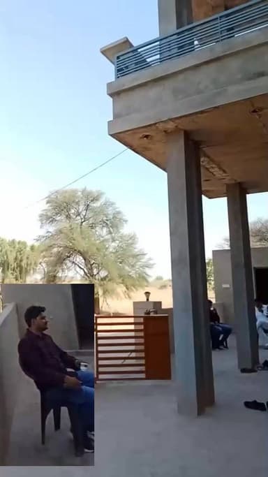 किसान को जब फसल बीमा की राशि मिली तो पटवारी जी और उनका दलाल पहुंच गया तीसरा हिस्सा लेने,
किसान भी समझदार निकला।
जब किसान वीडियो बनाने लगा तो पटवारी जी अपने दलाल के साथ बाइक पर सवार होकर भागते दिखे
#BhajanlalSharma #CMORajasthan #police #anupgarh Shiv Kumar Delu