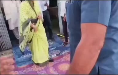 भाजपा आदिवासी हितैषी राजनीति की असली तस्वीर #सीधी की दिव्यांग आदिवासी बहन वर्षों विधायक सिर्फ एक ट्राइसाइकल नहीं मिला...