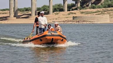 दो बच्चियों की तलाश में चम्बल नदी में रेस्क्यू
#highlightseveryone #DholpurNews #dholpur_rajasthan #RajasthanNews #dholpur