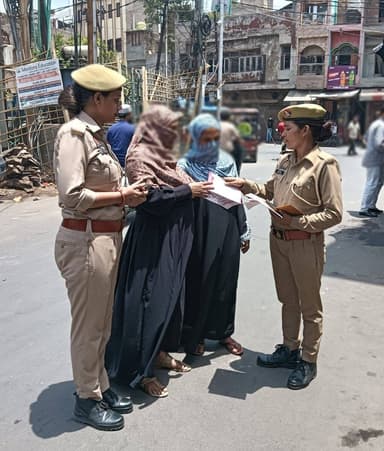 #SSP @moradabadpolice के निर्देशन में जनपदीय पुलिस द्वारा #MissionShakti5 अभियान फेज-5 के तहत भ्रमणशील रहकर महिलाओ/बालिकाओ को हे0नं0- 1090,112,181,1098,1930,1076 से प्राप्त होने वाली सुविधाओ आदि के बारे मे जागरूक किया गया ।
#नारी_सुरक्षा_सम्मान_स्वावलंबन https://t.co/cbN1V9XrX3