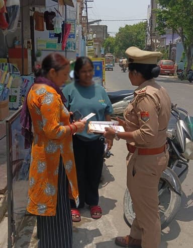 #SSP @moradabadpolice के निर्देशन में थाना मझोला पुलिस द्वारा #MissionShakti5 अभियान फेज-5 के तहत थाना क्षेत्रा0 भ्रमणशील रहकर महिलाओ/बालिकाओ को हे0नं0- 1090,112,181,1098,1930,1076 से प्राप्त होने वाली सुविधाओ आदि के बारे मे जागरूक किया गया ।
#नारी_सुरक्षा_सम्मान_स्वावलंबन https://t.co/HLlSnsO4NV