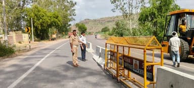 #Chitrakoot
सड़क दुर्घटनाओं में कमी लाये जाने के क्रम में गेरूवापुल से पुलिस लाइन चित्रकूट के मध्य राष्टीय राजमार्ग -35 पर पढ़ने वाले चिन्हित ब्लाक स्पॉट में मध्य सड़क के बीचो बीच सीमेंटेड व मोबाइल बैरियर आयरन लगवाये गये। https://t.co/1l0q2yzdDi