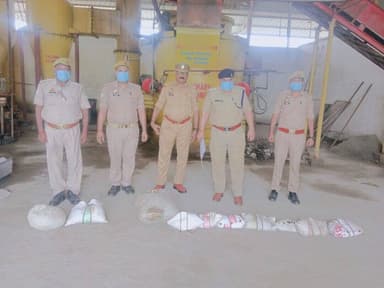 जनपद कुशीनगर पुलिस द्वारा ‘ऑपरेशन दहन’ के तहत 21.5 किग्रा मादक पदार्थ नष्ट किया गया- #UPPolice https://t.co/TPduwhQkz2