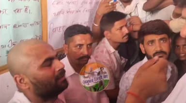 भोजपुरी सुपरस्टार खेसारी लाल यादव भरत तिवारी के घर पहुंचे। सचिन बाबा से मिलकर उन्होंने कहा कि "हम आप सभी के साथ हैं।" उन्होंने दुख-सुख में साथ निभाने का वादा किया।
#खेसारीलाल_यादव #KhesariLalYadav #भोजपुरी_सुपरस्टार #भरत_तिवारी #हम_आप_सभी_के_साथ_हैं #भोजपुरी_की_शान #अपनापन #BhojpuriStar