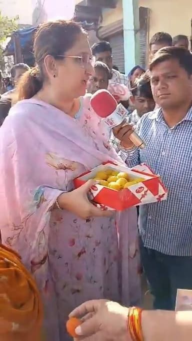 नेहरू कॉलोनी में हाईकोर्ट के स्टे पर शालिनी चोपड़ा और रिंकू चंदीला ने बांटे लड्डू...
#NehruColony
#Faridabad
#HighCourt
#StayOrder
#BreakingNews
#Congress
#BJP
#JusticeWins
#Constitution
#Democracy
#CourtOrder
#PoliticalBattle
#voiceoffaridabad
#Voiceoffreedom