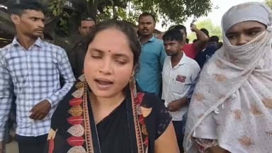 जमीनी बंटवारे में #युवक की हत्या ,इलाज के दौरान मौत*
बुधवार को हुआ विवाद बना घटना का कारण*
कमलेंद्र सिंह
हरदोई -सुरसा थाना क्षेत्र में जमीन बंटवारे को लेकर हुए विवाद में युवक की पीटकर कर हत्या कर दी गई,घायल युवक ने लखनऊ में इलाज के दौरान दम तोड दिया। रविवार शाम को शव गांव लाया गया और सोमवार को शव का अंतिम संस्कार किया गया। पुलिस ने आरोपितों को गिरफ्तार कर लिया।थाना क्षेत्र के तुंदवल मजरा काहटरा गांव की नहर पटरी पर शुक्रवार दोपहर जमीनी बंटवारे को लेकर दो पक्षों में जमकर मारपीट हुई और जमकर लोहे के राड व लाठी डंडे चले घटना में दोनों पक्षों से चार लोग घायल हुए थे।जिसमें एक की हालत गंभीर होने पर उसे जिला अस्पताल से लखनऊ रेफर किया गया था जहां पर शनिवार रात उसकी मौत हो गई।
सुरसा क्षेत्र के तुंदवल मजरा बदरूद्दीन पुर निवासी विनोद कुमार पुत्र गया सिंह व हरिचंद्र पुत्र राजपाल सिंह एक ही परिवार के हैं।शुक्रवार दोपहर विनोद कुमार हरदोई से स्कूटी पर गांव निवासी साथी मित्र सेन के भी साथ गांव वापस जा रहे थे।आरोप है की गांव की नहर पटरी पर विपक्षी वर्तमान निवासी थाना सांडी के बघराई हरिश्चंद्र व उसके पुत्रों राहुल व ओंमसिह और उसके साथी कासिम अली पुत्र घात लगाए बैठे थे और स्कूटी के आगे मोटर साइकिल लगाकर रोंक लिया और लोहे की राड व लाठी डंडो आदि से बेरहमी से पीटा जिसमें विनोद और बचाने आए मित्रसेन घायल हो गए।विनोद की हालत गंभीर होने पर उसे जिला अस्पताल से लखनऊ रेफर किया गया जहां शुक्रवार रात इलाज के दौरान मौत हो गई।देर शाम को शव गांव लाया गया और सोमवार को अंतिम संस्कार किया गया।इस मौके पर भारी पुलिस बल मौजूद रहा।
बुधवार को हुई थी मारपीट, विनोद पर हरिश्चंद्र की पत्नी की पिटाई का लगा था आरोप*
हरिश्चंद्र पुत्र रामलाल ने बुधवार को थाने पर तहरीर दी थी जिसमें उन्होंने बताया था कि वह दोपहर को घर में थे आरैप है कि इसी बीच विनोद कुमार,ओंमकार पुनीत और अजीत ने घर में घुसकर उसके साथ मारपीट की थी।उसको बचाने आई पत्नी कमला देवी को भी कांफी चोटे आई थी।जिसकी पुलिस जांच कर रही थी।
पुलिस ने विवाद में दोनों पक्षों पर की थी कारवाई.
थाना प्रभारी विश्वास शर्मा ने बताया कि दोनों पक्षों में जमीनी विवाद चल रहा था। शुक्रवार को दोनों पक्षों की तहरीर पर मुकदमा पंजीकृत किया गया था। शुक्रवार की रात विनोद की लखनऊ में मौत हो गई है। पोस्टमार्टम रिपोर्ट के आधार पर पुलिस सुसंगत धाराओ में मुकदमा पंजीकृत कर घटना की जांच शुरू कर दी है।