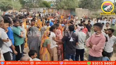 ससुराल में युवक की संदिग्ध मौ.त, परिजनों ने ह.त्या का आरोप लगाकर किया हंगामा
कैलारस थाना क्षेत्र के नेपरी गांव में साले की शादी में शामिल होने आए संतीश रजक (29) निवासी खनेता का श.व सोमवार सुबह शासकीय यात्री प्रतीक्षालय में फं.दे पर लटका मिला। परिजनों ने ससुर सहित तीन युवकों पर ह.त्या कर श.व को फं.दे से लटकाने का आरोप लगाया है। घटना के बाद परिजनों ने हंगामा करते हुए सड़क जाम करने की कोशिश की, जिसे पुलिस ने समझाइश देकर शांत कराया। पुलिस ने मर्ग कायम कर मामले की जांच शुरू कर दी है।
#Morena #Kailaras #NepriVillage #SuspiciousDeath #CrimeNews #MadhyaPradesh #PoliceInvestigation #BreakingNews