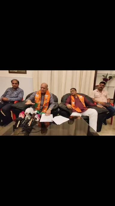 राजस्थान के पूर्व प्रदेश अध्यक्ष अशोक परनामी आज बारां में,
बारां के सासंद कार्यालय पर केंद्र सरकार के 12 वर्ष पूर्ण होने पर किया केन्द्र व राज्य सरकार का बखान.....
क्या बोले सूनिए.....
#भाजपा जिलाध्यक्ष बारां #BaranBJP #rajasthanbjp #CMORajasthan #CMO #vairalpost #viralnews #trendingnews #BreakingNews #ashokpranami