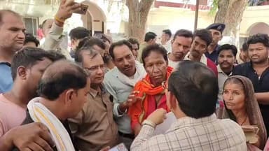 बारां नगर परिषद धर्मशाला में आयोजित शहरी सेवा शिविर में आमजन का हंगामा, शिविर में काम नहीं होने पर लोगों ने जताया असंतोष, शिविर में मौजूद अधिकारी ने कहा कार्मिक कम काम ज्यादा होने से आ रही परेशानी, तो प्रभारी सचिव हरिमोहन मीणा ने नगर परिषद द्वारा संचालित शहरी सेवा शिविर का किया अवलोकन , लोगों ने सचिव के सामने भी रखी अपनी बात, सचिव ने कार्मिक नावेद को निलंबित करने के दिये निर्देश , कार्मिकों को शिविर में अधिक से अधिक लोगों को लाभ पहुंचाने के दिये निर्देश ।।
#CMO #cmojaipur #CMORajasthan #baranprabharisachivharimohanmeena #dcdmbaran #BreakingNews #viralnews #trendingnews #vairalpost #Baran #nagarprishadbaran