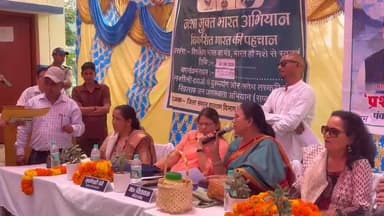बॉलीवुड अभिनेत्री हिमानी शिवपुरी के गांव मणिगुह पहुंची "जन-जन की सरकार" !!
रुद्रप्रयाग जनपद के विकासखंड अगस्त्यमुनि स्थित अभिनेत्री हिमानी शिवपुरी के पैतृक गांव मणिगुह में आयोजित बहुउद्देशीय शिविर में जनता की समस्याओं का समाधान प्राथमिकता के साथ किया गया।
कुल 61 शिकायतें दर्ज!!
40 शिकायतों का मौके पर निस्तारण!!
शेष मामलों के शीघ्र समाधान के निर्देश!!
इस अवसर पर अभिनेत्री हिमानी शिवपुरी ने कहा कि सरकार और प्रशासन को गांव-गांव पहुंचकर गरीब और जरूरतमंद लोगों की समस्याओं का समाधान करना चाहिए। उन्होंने क्षेत्र के निरंतर विकास की आवश्यकता पर भी जोर दिया।
वहीं केदारनाथ विधायक आशा नौटियाल ने कहा कि प्रदेश सरकार का उद्देश्य शासन और प्रशासन को सीधे जनता के द्वार तक पहुंचाना है, ताकि लोगों को अपनी समस्याओं के समाधान के लिए भटकना न पड़े।
शिविर में सड़क, मोबाइल टावर, विद्यालय तक इंटरलॉकिंग टाइल्स और जंगली जानवरों से फसलों की सुरक्षा जैसे महत्वपूर्ण मुद्दे भी उठाए गए।
ग्रामीणों और अधिकारियों की मौजूदगी में आयोजित यह शिविर सरकार और जनता के बीच संवाद का प्रभावी माध्यम साबित हुआ।
#जनजनकीसरकार #जनजनकेद्वार #रुद्रप्रयाग #मणिगुह #HimaniShivpuri #KedarnathVidhansabha #Uttarakhand #Development #PublicService