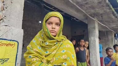 लव जिहाद पूर्णियाँ वाया पुरुलिया बंगाल ----- 🔥
लड़का मियां लड़की हिंदू (बंगाली ब्राह्मण)
हरेरामपुर बायसी (पूर्णियाँ) का मियां छौड़ा इस नाबालिक लड़की को फसा के अपने घर ले आया -- फिलहाल लड़की बायसी थाने में है परिवार से संपर्क किया गया है -- जिहादी लड़का भाग गया है!!
इस नाबालिक का बयान सुनिये जो हर मां बाप को सोचने पर जरूर मजबूर करेगा!!
#LoveJihaad