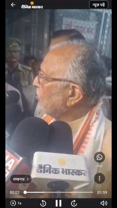 वित्तमंत्री सुरेश खन्ना ने केजीएमयू में घायलों से मुलाकात की, बोले-गहन जांच कराकर सख्त से सख्त कार्रवाई की जाएगी।
वित्त मंत्री सुरेश खन्ना ने केजीएमयू पहुंचकर हादसे में घायल लोगों से मुलाकात की। उन्होंने बताया कि दो लोग अभी भर्ती हैं। जिनसे उन्होने बातचीत की है।
लवप्रीत पाइप के सहारे नीचे कूदीं, जबकि जयंत तीसरी मंजिल से कूदे, जिसके कारण उनकी रीढ़ की हड्डी में फ्रैक्चर हुआ है, जो बेहद दुखद है।
मंत्री ने बताया कि, इस हादसे में 15 लोगों की मौत हुई है, जो धुएं के कारण दम घुटने से हुई है। घटना की गहन जांच कराई जाएगी। दोषियों के खिलाफ सख्त से सख्त कार्रवाई की जाएगी, ताकि ऐसी घटना दोबारा न हो।
Suresh Kumar Khanna