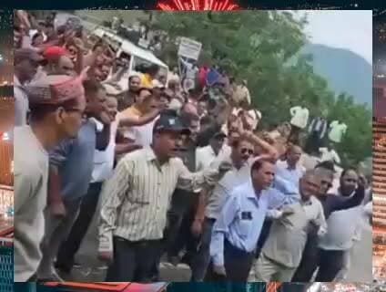 #टिहरी :-#प्रतापनगर क्षेत्र मे सड़कों पर फिर से उतरे लोग
आज भीम आर्मी ने प्रताप नगर आने का आह्वान किया था..........
@top fans जागो उत्तराखंड BJP Uttarakhand Uttarakhand Police
#highlightseveryone #NewsUpdate #UttarakhandNews #BreakingNews #ketanLalHtyakandPratapnagarTehri
