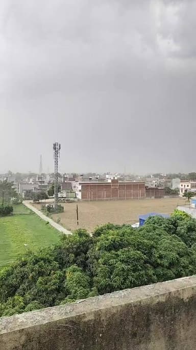 देवरिया में बदलाव मौसम का मिजाज, धूल भरी आंधी शुरू, उमश भरी गर्मी से लोगों को मिली राहत