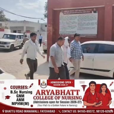 टोहाना में एसीबी की बड़ी कार्रवाई, 35 हजार रिश्वत लेते सदर थाना का सब इंस्पेक्टर महेंद्र सिंह गिरफ्तार..
टोहाना सदर थाना में तैनात सब इंस्पेक्टर महेंद्र सिंह को एंटी करप्शन ब्यूरो (एसीबी) जींद की टीम ने 35 हजार रुपये रिश्वत लेते हुए रंगे हाथों गिरफ्तार किया है। एसीबी ने आरोपी पुलिसकर्मी के खिलाफ भ्रष्टाचार निवारण अधिनियम के तहत केस दर्ज कर मामले की जांच शुरू कर दी है। जानकारी के अनुसार, गांव नांगला निवासी राहुल ने एसीबी को शिकायत दी थी कि एसआई महेंद्र सिंह एक मामले में मदद करने के एवज में उससे 72 हजार रुपये की मांग कर रहा है। बातचीत के बाद पहली किस्त के रूप में 35 हजार रुपये देने की बात तय हुई थी। टीम ने कार्रवाई की योजना के तहत 500-500 रुपये के 70 नोटों पर केमिकल लगाकर राहुल को सौंपे। तय योजना के मुताबिक सोमवार को राहुल ने सदर थाना पहुंचकर एसआई महेंद्र सिंह को रिश्वत की रकम दी और एसीबी टीम ने तुरंत कार्रवाई करते हुए मौके पर दबिश दी और एसआई महेंद्र सिंह को पकड़ लिया। तलाशी के दौरान उसके पास से रिश्वत के 35 हजार रुपये बरामद किए गए। गिरफ्तारी के बाद एसीबी टीम ने आरोपी के हाथ धुलवाए, जिसके बाद पानी का रंग बदल गया। फिलहाल एसीबी मामले की आगे की जांच में जुटी हुई है।
#swatantarkhabar #स्वतंत्रखबर #HaryanaNews #tohana