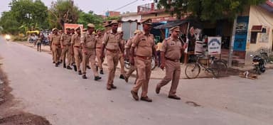 #BastiPolice आगामी त्यौहार मुहर्रम को शांतिपूर्ण तरीके से सम्पन्न कराये जाने के दृष्टिगत जनपद के विभिन्न थानों द्वारा अपने-अपने थाना क्षेत्र में सांयकालीन पैदल गस्त कर संदिग्ध व्यक्तियों/वाहनो को चेकिंग की गयी https://t.co/eOCj8tRMF1