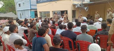 आगामी मुहर्रम त्यौहार के दृष्टिगत प्रभारी निरीक्षक छावनी द्वारा चौकी विक्रमजोत पर पीस कमेटी की बैठक संपन्न की गयी। https://t.co/ASxGRRqxiV