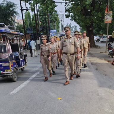 पुलिस अधीक्षक पीलीभीत के निर्देशन में महिला थाना पुलिस द्वारा अपराध नियंत्रण, शान्ति एवं कानून-व्यवस्था सुदृढ़ बनाए रखने हेतु मुख्य मार्गों, बाजारों व भीड़-भाड़ वाले क्षेत्रों में फुट पेट्रोलिंग कर सतर्क निगरानी की गई।
#UPPolice https://t.co/JxqVVmrhe9