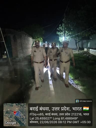 जनपद में शांति एवं कानून व्यवस्था को सुदृढ़ बनाए रखने हेतु #SP_कौशाम्बी के निर्देशन में थाना करारी पुलिस टीम द्वारा थाना क्षेत्र में पैदल गस्त की गई तथा आमजनमानस को भयमुक्त माहौल के लिए आश्वस्त किया गया।
#UPPolice
#kaushambipolice https://t.co/RaspPtd6ee