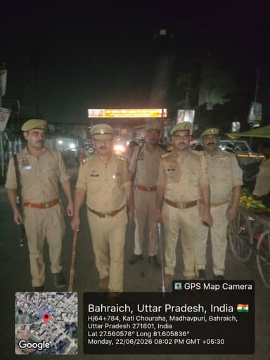 #SPBahraich के कुशल निर्देशन में,
थाना को० देहात पुलिस द्वारा आगामी मोहर्रम त्यौहार के दृष्टिगत जनपद में शांति,सुरक्षा एवं कानून व्यवस्था बनाए रखने हेतु क्षेत्र के प्रमुख बाजारों एवं मिश्रित आबादी वाले क्षेत्रों में भ्रमण कर आमजन को सुरक्षा का एहसास कराया गया।
#bahraichpolice https://t.co/sqBZoqYwBC