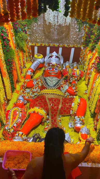 श्री बड़े हनुमान जी महाराज 🙏🏻🕉️
Follow @my_world_prayagraj
#hanuman #hanumanji #hanumanchalisa #bajrangbali #hanumantemple