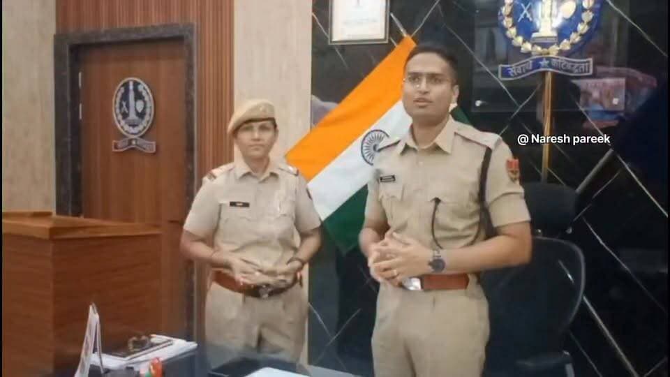 महिला ASI ने पेश की ईमानदारी की मिशाल..कोर्ट में मिली नोटों की गड्डी...लौटाई..
#4समाचार #letestnewshindi #ipschuru #कोर्ट #churuspoffice