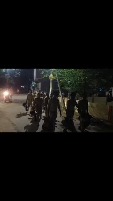 *एसपी श्री राजेश व्यास के नेतृत्व में एएसपी, सीएसपी सहित शहर के सभी थाना अधिकारियों ने तमाम संवेदनशील इलाकों में फ्लैग मार्च निकाला 🙏🏿*