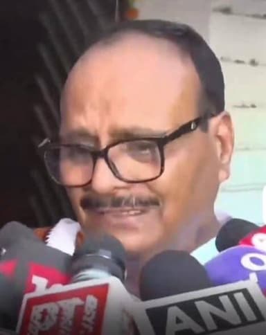 लखनऊ में हुए अग्निकांड का कहर 15छात्रों की जिंदा जलने से दर्दनाक मौत मीडिया के सामने रो पड़े डिप्टी सीएम ब्रजेश पाठक.....!!