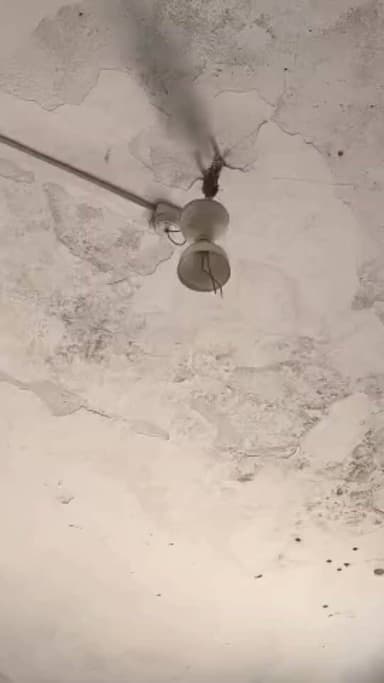 जिला अस्पताल का पंखा टूटकर मरीज के पैर पर गिरा हुआ चोटिल जाने पूरा मामला
