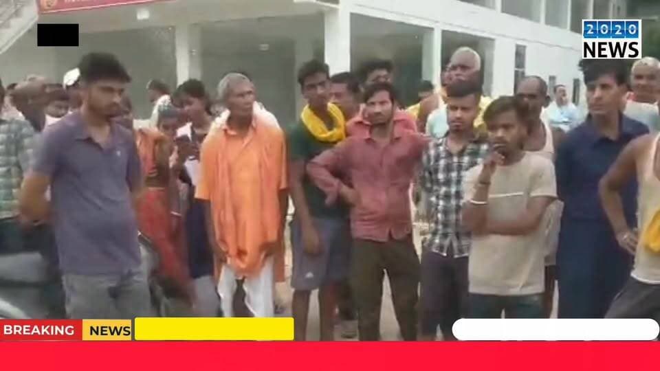 पटना जिले के बिहटा स्थित कन्हौली के पास मुख्य मार्ग पर सड़क दुर्घटना में एक स्कूटी सवार की हुई मौत, सड़क दुर्घटना की सूचना पर पहुंची पुलिस जांच कर कार्रवाई में जुटी, मृतक नेउरागंज के रहने वाले के रूप में हुई पहचान #sadak #accident #maut #Bihta #patna #scooty #rider #police