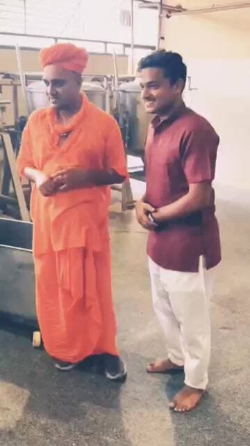 ಕೊಪ್ಪಳದ ಗವಿಮಠಕ್ಕೆ ಭೇಟಿ ನೀಡಿ ಪೂಜ್ಯಶ್ರೀಗಳ ಆಶೀರ್ವಾದ ಪಡೆದ ಯುಟ್ಯೂಬರ್ ಡಾ. ಬ್ರೋ