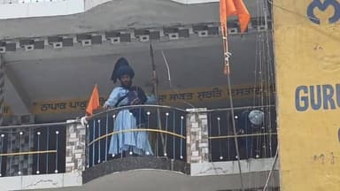 नगरासू गुरुद्वारा की 5वीं मंजिल में कब्जा जमाए निहंग सिखों ने पत्थर किए इकट्ठा!! आखिर क्या है मंशा!!
