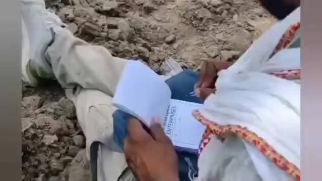 🚨 बारां में खनन माफिया का बड़ा खेल!
सुनिए मौके से LIVE रिपोर्ट — क्या खनन अधिकारी की मिलीभगत से चल रहा है पूरा खेल?
#Baran #Rajasthan #exposenewsindia #BreakingNews #LiveReport #MiningScam #Corruption #RajasthanNews #NewsAlert #ViralNews #hindinewsnational