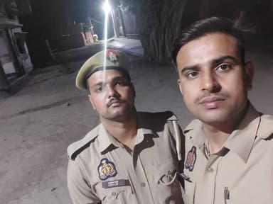#रात्रि_गश्त_व_चेकिंग #SPBallia श्री ओमवीर सिंह के निर्देशन में जनपद में शांति,सुरक्षा एवं कानून व्यवस्था बनाए रखने के दृष्टिगत #Ps_बांसडीह पुलिस द्वारा रात्रि में निरन्तर भ्रमणशील रहते हुए संदिग्ध व्यक्तियों/वाहनो की चेकिंग की जा रही है।
#बलिया #BalliaPolice
@dgpup
@Uppolice https://t.co/RdkwuNUzQF