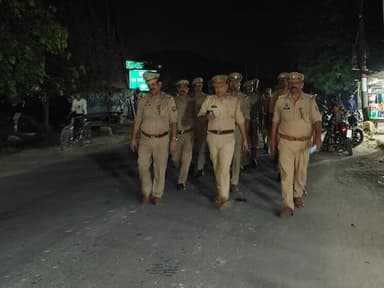पुलिस अधीक्षक कन्नौज विनोद कुमार के निर्देशन में जनपद में शांति एवं कानून व्यवस्था बनाये रखने हेतु थाना ठठिया पुलिस द्वारा अपने थाना क्षेत्र में पैदल गस्त किया गया। आम-जनमानस से वार्ता कर सुरक्षा के प्रति आश्वस्त किया गया। https://t.co/1pYpzmVjcI