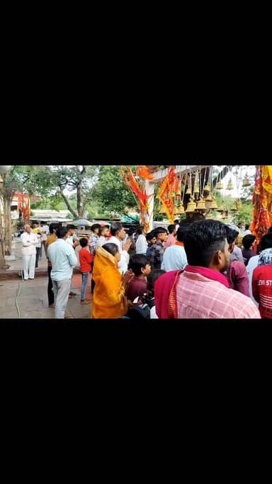 मंगल आरती के दिव्य दर्शन
"श्री गुरु चरण सरोज रज, निज मन मुकुर सुधारि।
बरनऊँ रघुवर बिमल जसु, जो दायक फल चारि॥"
🚩 अमझरा सरकार की जय
🚩 संकटमोचन हनुमान जी महाराज की जय
🚩 बोलो पवनपुत्र हनुमान की जय
#अमझरासरकार #AmjharaSarkar #HanumanJi #BalajiMaharaj #JaiShriRam #JaiBajrangbali #AmjharaDham #Lalitpur #भक्ति #आरती #Darshan #Trending #ViralPost